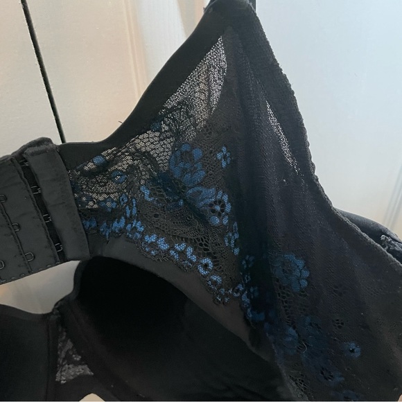 Black bra with blue lace in back. 48DDD - Picture 2 of 3